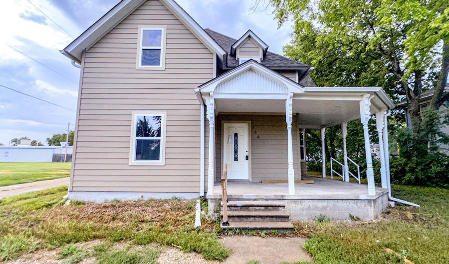 106 S Cedar St, Abilene, KS 67410 - 3 Beds, 2 Bath