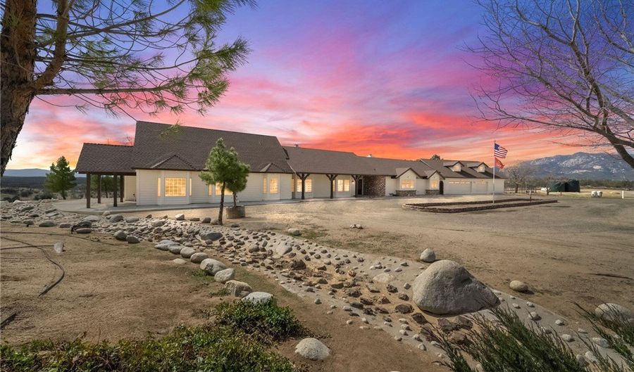 39725 Ivan Dr, Anza, CA 92539 - 3 Beds, 4 Bath