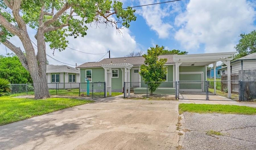 715 W WILSON Ave, Aransas Pass, TX 78336 - 3 Beds, 2 Bath
