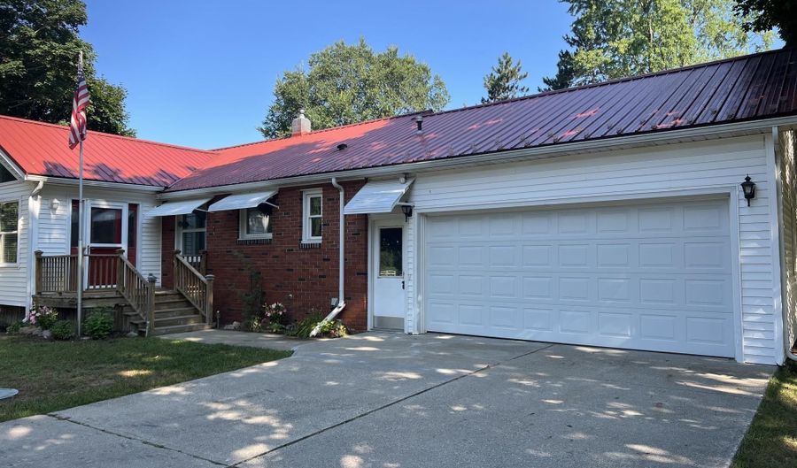 4782 W Lincoln Rd, Alma, MI 48801 - 2 Beds, 2 Bath