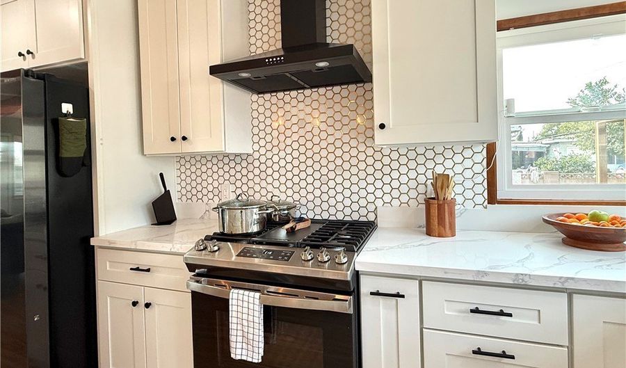 115 W Valencia Ave B, Anaheim, CA 92805 - 2 Beds, 1 Bath