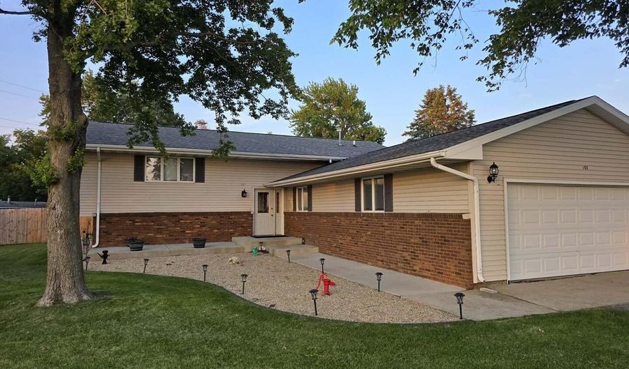 102 E West St, Anchor, IL 61720 - 3 Beds, 2 Bath