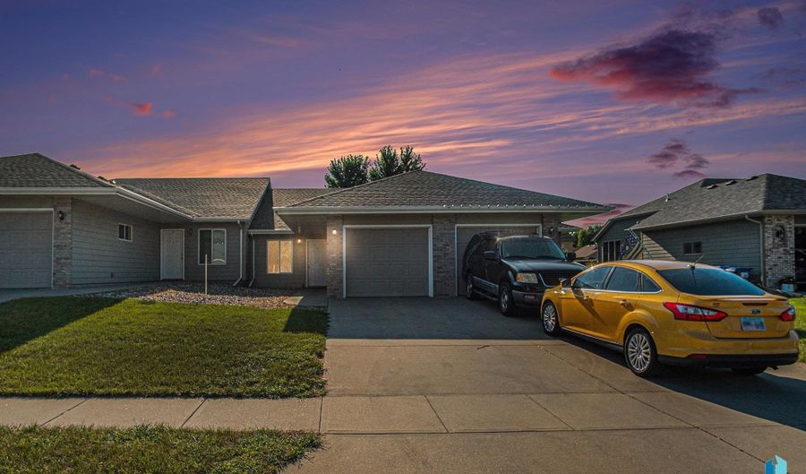 421 N 9th Ave, Brandon, SD 57005 - 2 Beds, 1 Bath