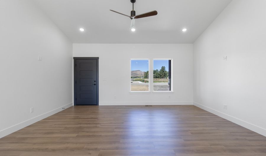 207 W First St W, Carey, ID 83320 - 3 Beds, 2 Bath