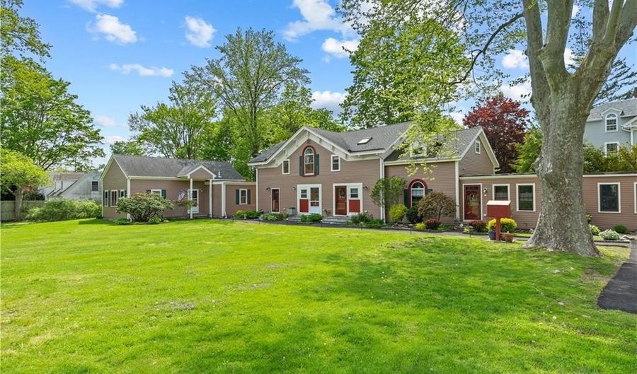 97 Narragansett Ave C3, Newport, RI 02840 - 2 Beds, 1 Bath