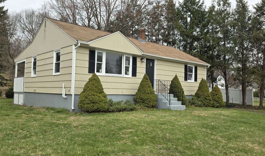 14 Harris St, Berlin, CT 06037 - 3 Beds, 1 Bath