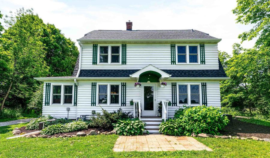 3207 WINNEGAMIE Dr, Appleton, WI 54914 - 4 Beds, 2 Bath
