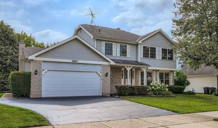 1967 N Woodland Ln, Arlington Heights, IL 60004 - 4 Beds, 3 Bath