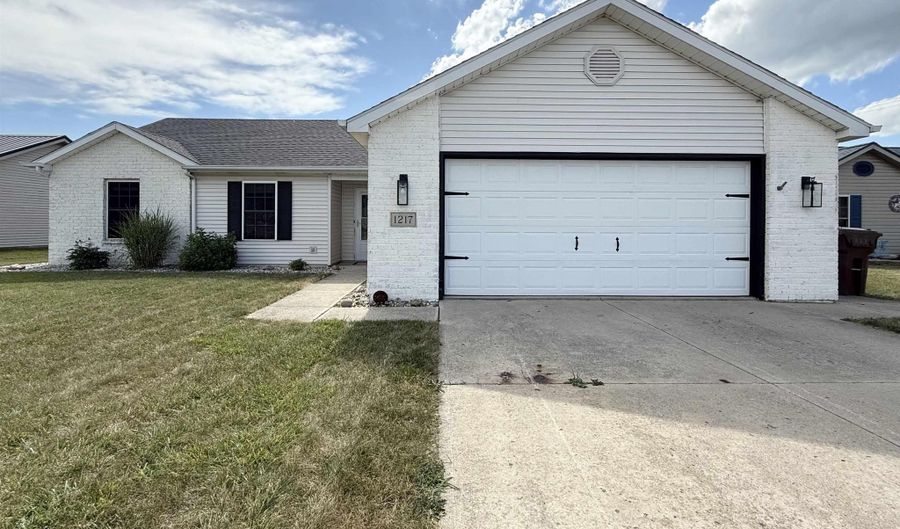 1217 Virginia Ln, Auburn, IN 46706 - 3 Beds, 2 Bath