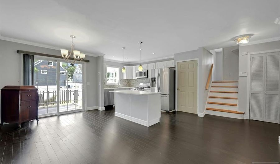 556 Sandra Pl, Teaneck, NJ 07666 - 3 Beds, 2 Bath