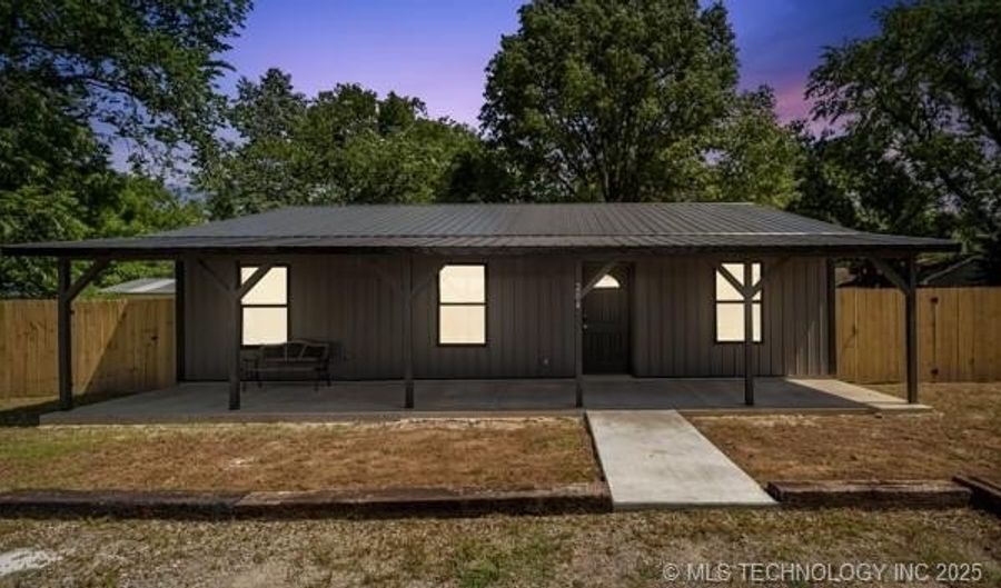 204 NE 2nd St, Adair, OK 74330 - 3 Beds, 2 Bath