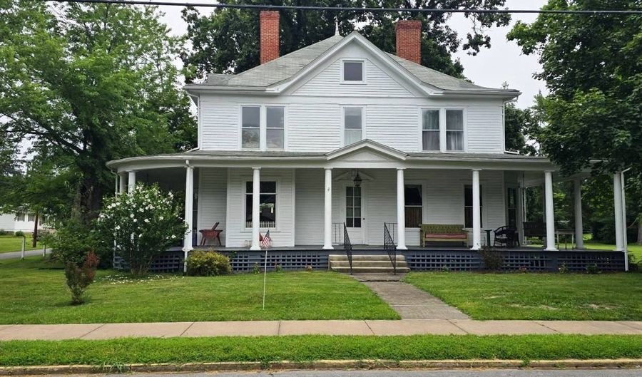 192 Clay St, Alderson, WV 24910 - 5 Beds, 2 Bath