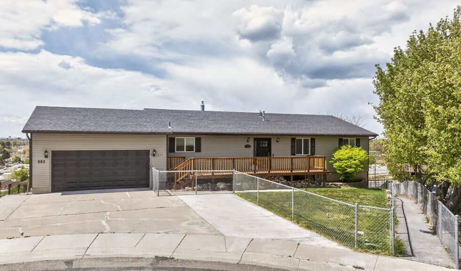 680 Bedford Dr, Chubbuck, ID 83202 - 6 Beds, 3 Bath