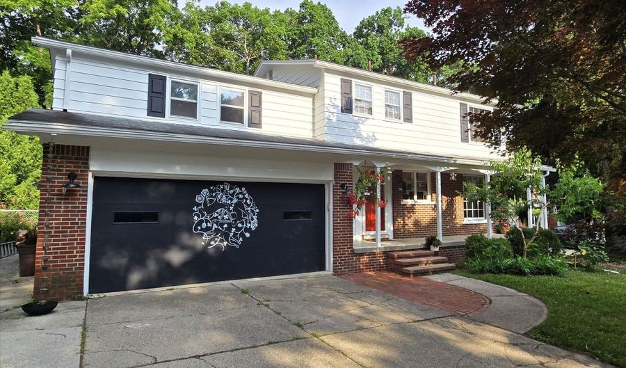 2422 Essex, Ann Arbor, MI 48104 - 4 Beds, 2 Bath