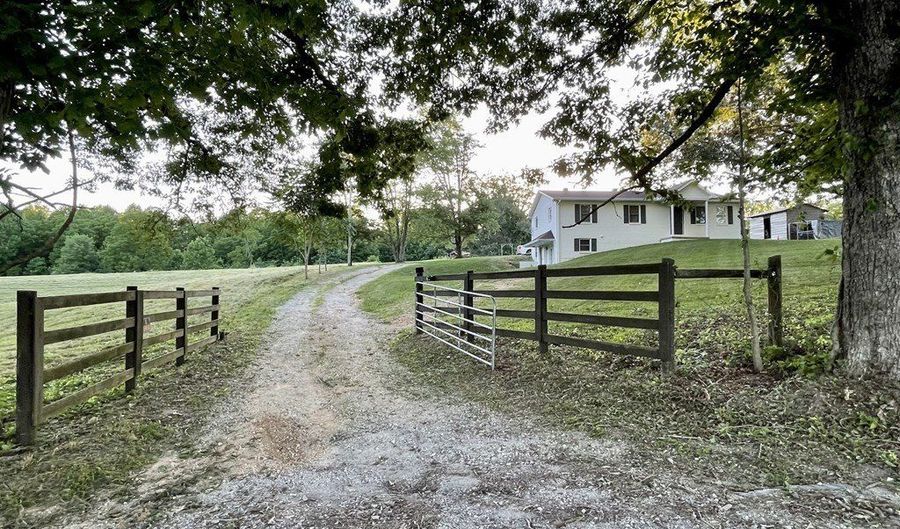 2585 Pow Rd, Baxter, TN 38544 - 4 Beds, 2 Bath