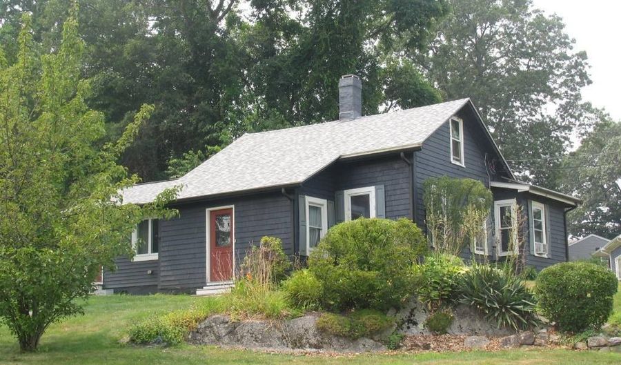 20 Park St, North Providence, RI 02904 - 3 Beds, 2 Bath