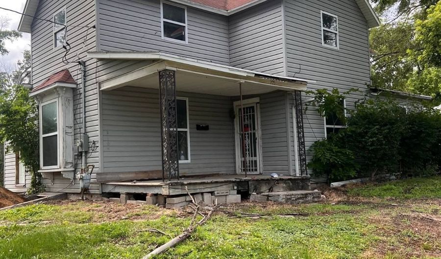 205 S Van Buren St, Albany, MO 64402 - 4 Beds, 2 Bath