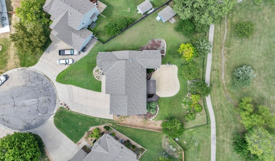 4566 Westlake Ct, Bel Aire, KS 67220 - 4 Beds, 3 Bath