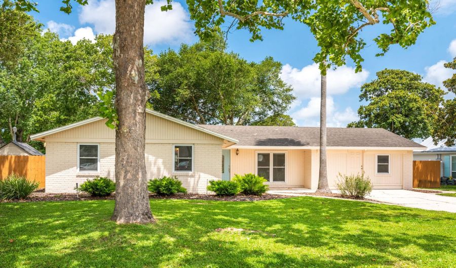 250 NAUTICAL Blvd S, Atlantic Beach, FL 32233 - 4 Beds, 3 Bath