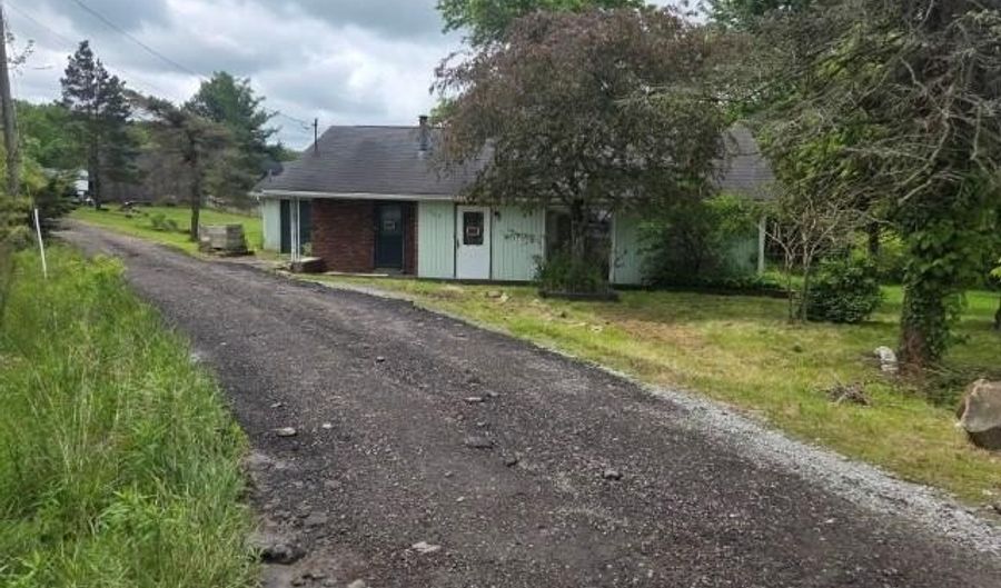 302 Crestview Dr, Acme, PA 15610 - 2 Beds, 1 Bath