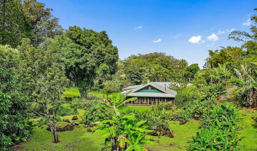 1055 Kaupakalua Rd, Haiku, HI 96708 - 5 Beds, 3 Bath