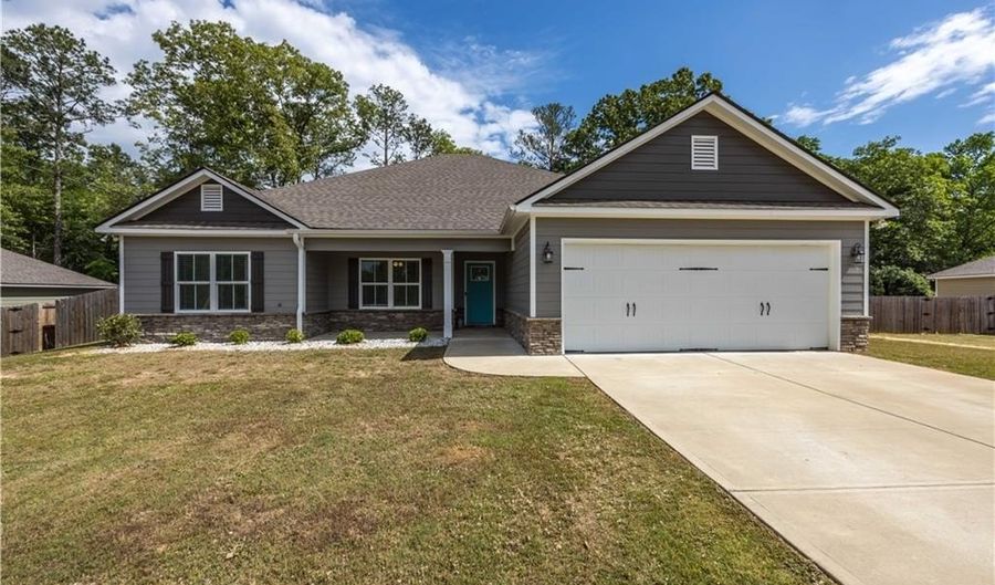 18 Ihagee Creek Cir, Fort Mitchell, AL 36856 - 4 Beds, 2 Bath