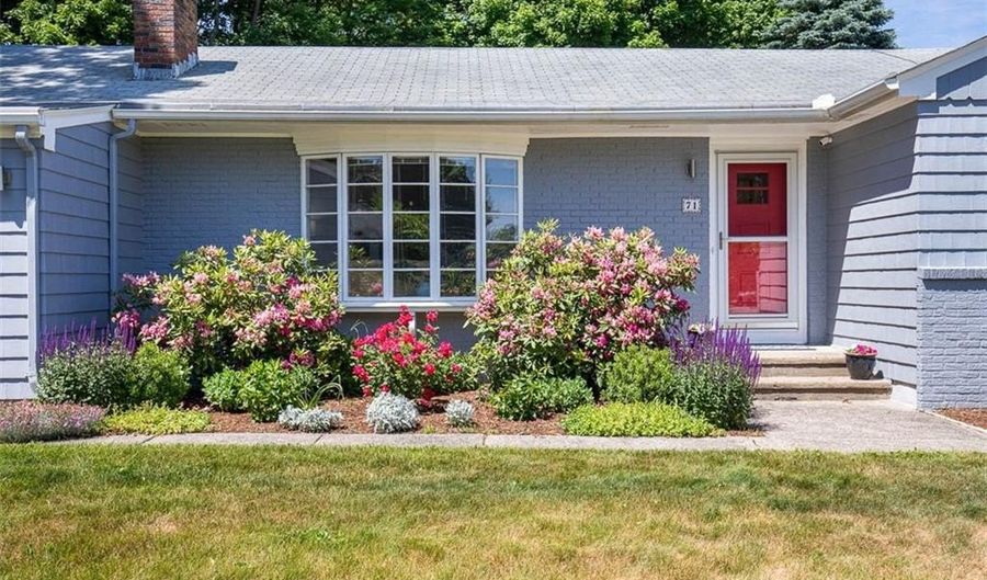 71 Primrose Hill Rd, Barrington, RI 02806 - 3 Beds, 2 Bath