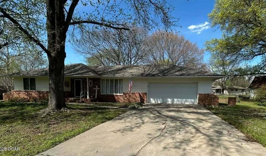 403 Fireside Dr, Arma, KS 66712 - 2 Beds, 2 Bath