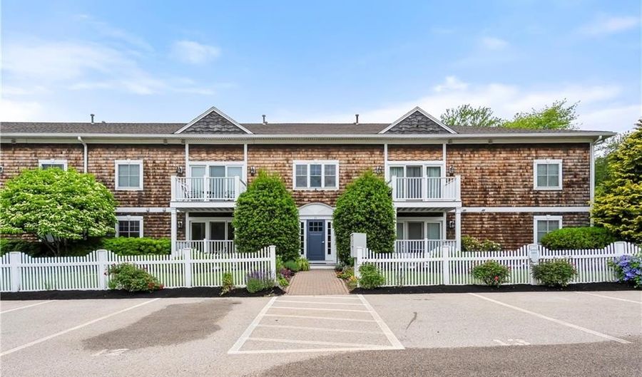 21 Starr Dr 207, Narragansett, RI 02882 - 2 Beds, 1 Bath