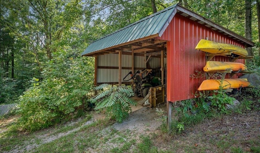 1062 Wilder Hwy, Alpine, TN 38543 - 4 Beds, 4 Bath
