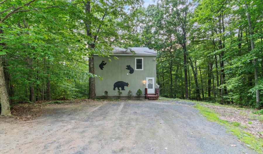 8 Panaway Dr, Campton, NH 03223 - 3 Beds, 2 Bath