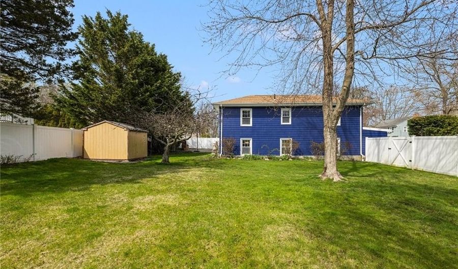 9 Valley Dr, Bristol, RI 02809 - 3 Beds, 2 Bath