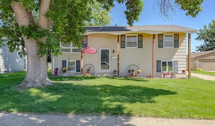 518 NE 3rd St, Ankeny, IA 50021 - 4 Beds, 2 Bath