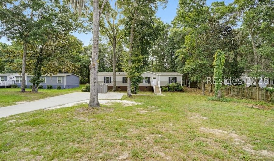 96 Sams Point Rd, Beaufort, SC 29907 - 4 Beds, 2 Bath