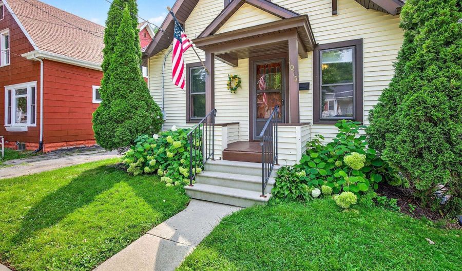 1015 E ELDORADO St, Appleton, WI 54911 - 3 Beds, 1 Bath