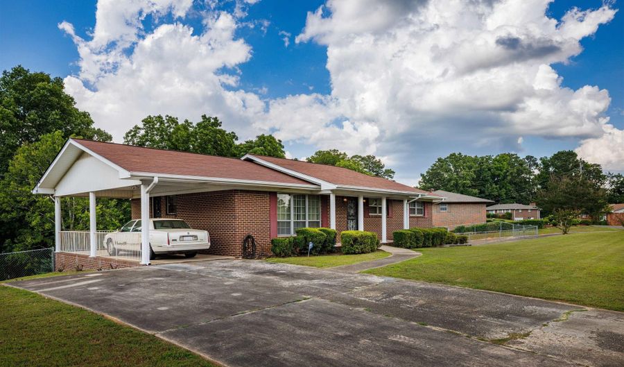 3003 CRESTLANE Dr, Adamsville, AL 35005 - 3 Beds, 2 Bath