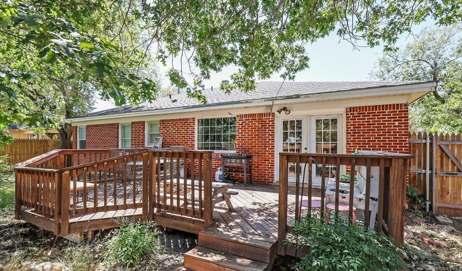 2227 Peach Tree St, Amarillo, TX 79109 - 3 Beds, 2 Bath