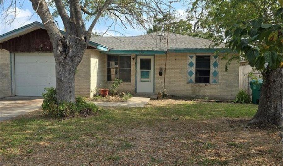 325 N Houston St, Aransas Pass, TX 78336 - 4 Beds, 2 Bath
