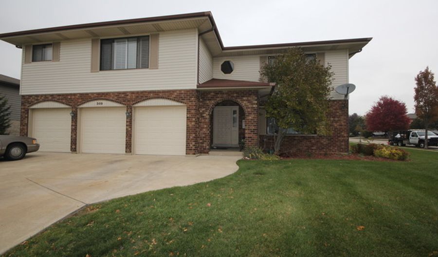 309 Starling Ct A, Bloomingdale, IL 60108 - 3 Beds, 2 Bath
