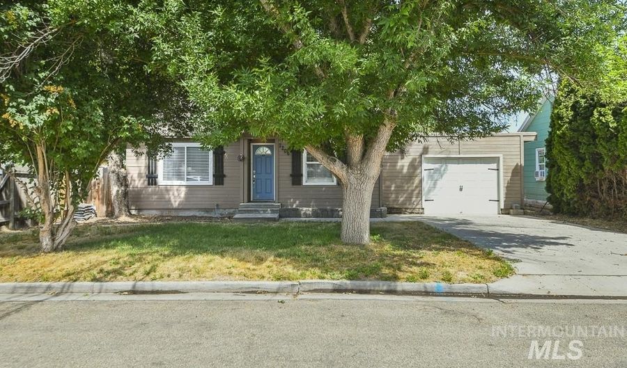 1206 N Michigan Ave, Caldwell, ID 83605 - 3 Beds, 1 Bath