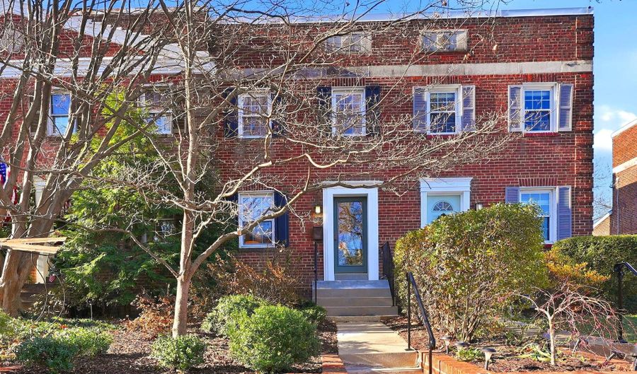 1130 COLONIAL Ave, Alexandria, VA 22314 - 2 Beds, 2 Bath
