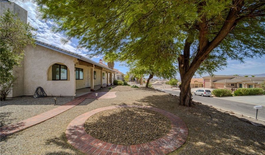 808 Park Crest Dr, Bullhead City, AZ 86429 - 3 Beds, 2 Bath
