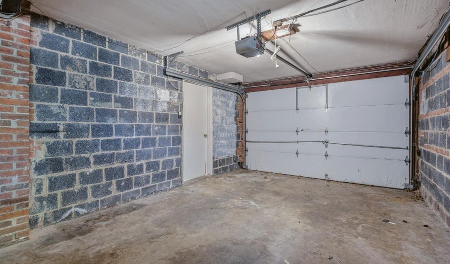 5715 MASSACHUSETTS, Bethesda, MD 20816 - 4 Beds, 5 Bath