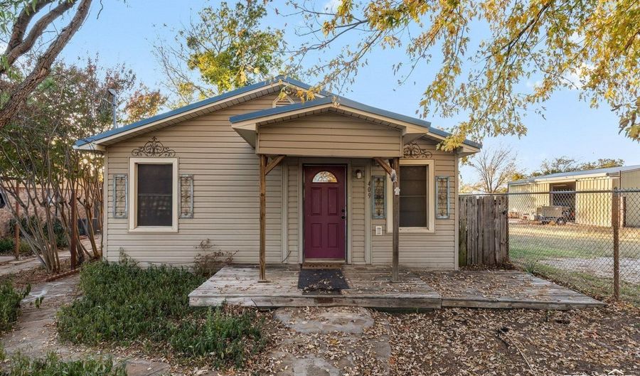 409 S ASH St, Archer City, TX 76351 - 2 Beds, 1 Bath