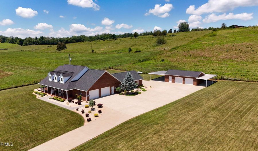 18137 Old Jonesboro Rd, Abingdon, VA 24211 - 4 Beds, 4 Bath