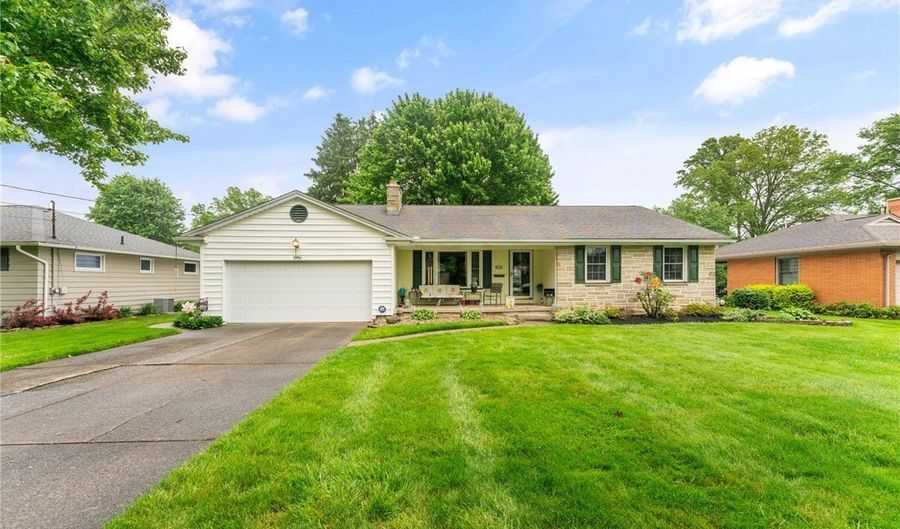 3456 Briarwood Ln, Austintown, OH 44511 - 3 Beds, 3 Bath
