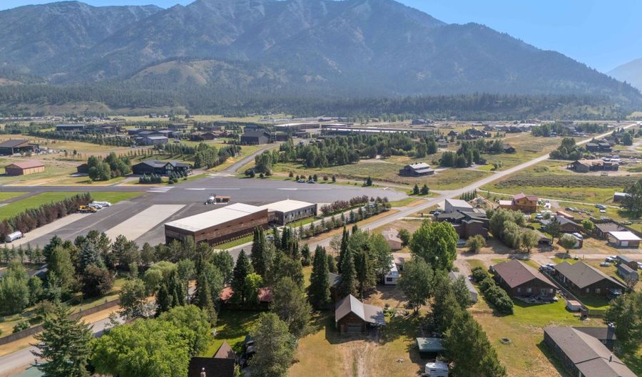 727 OLD ALPINE Rd, Alpine, WY 83128 - 2 Beds, 1 Bath