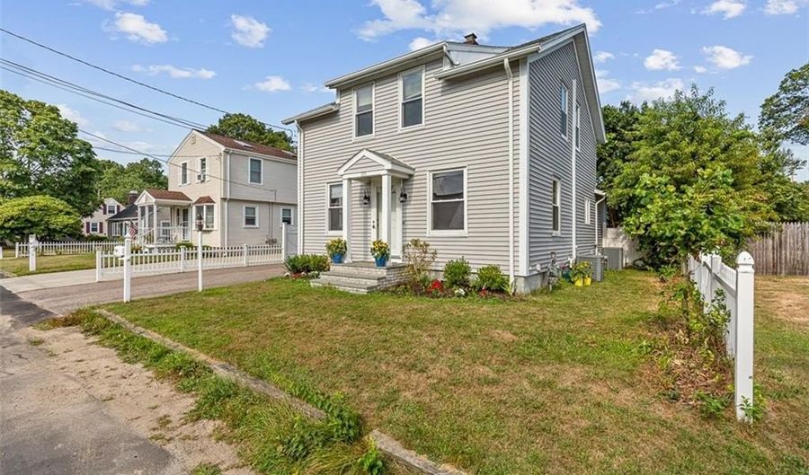 226 Becker Ave, East Providence, RI 02915 - 3 Beds, 2 Bath