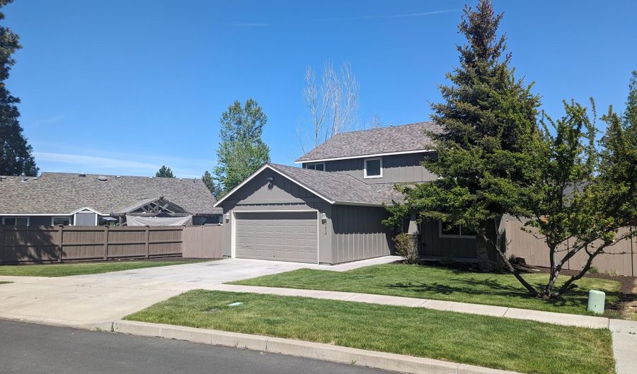 61024 Honkers Ln, Bend, OR 97702 - 3 Beds, 3 Bath