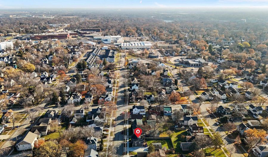 215 E WINNEBAGO St, Appleton, WI 54911 - 4 Beds, 1 Bath